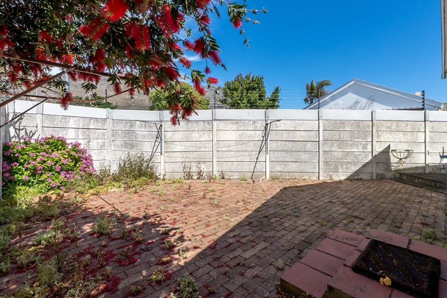 2 Bedroom Property for Sale in Kirstenhof Western Cape